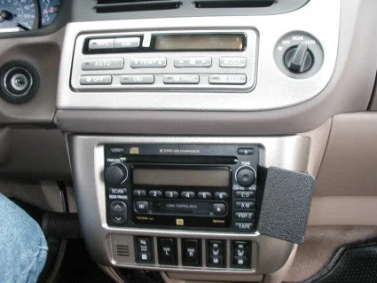 Angled Dash Mount for Toyota Sienna