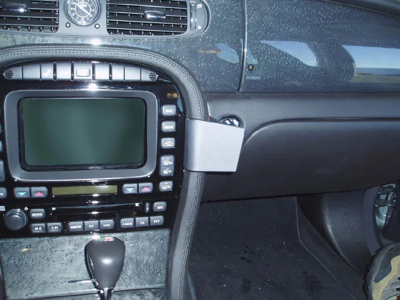 Angled Dash Mount for Jaguar XJ-series