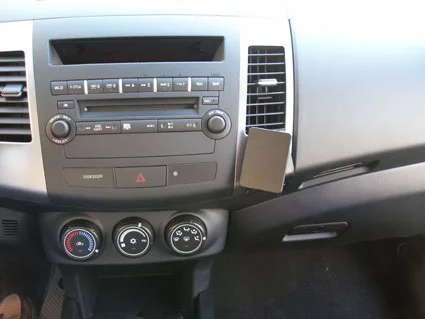 Angled Dash Mount for Mitsubishi Outlander