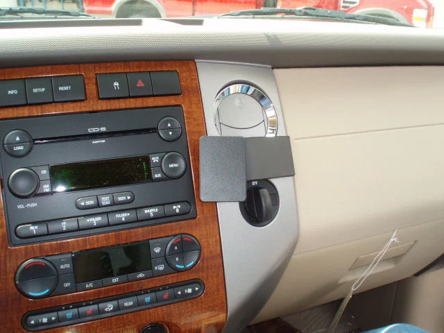 Angled Dash Mount for Ford Expedition